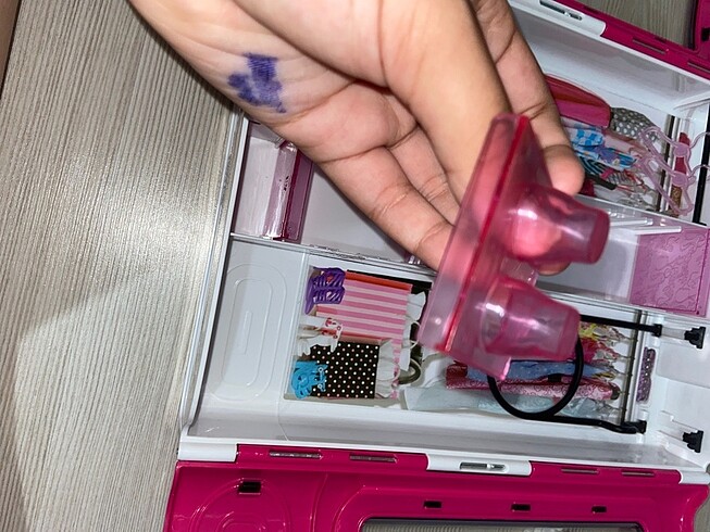 Beden Renk Barbie dolabı
