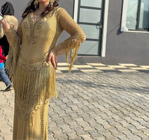 Sarı ful taşlı uzun dar kesim harıka bir elbise