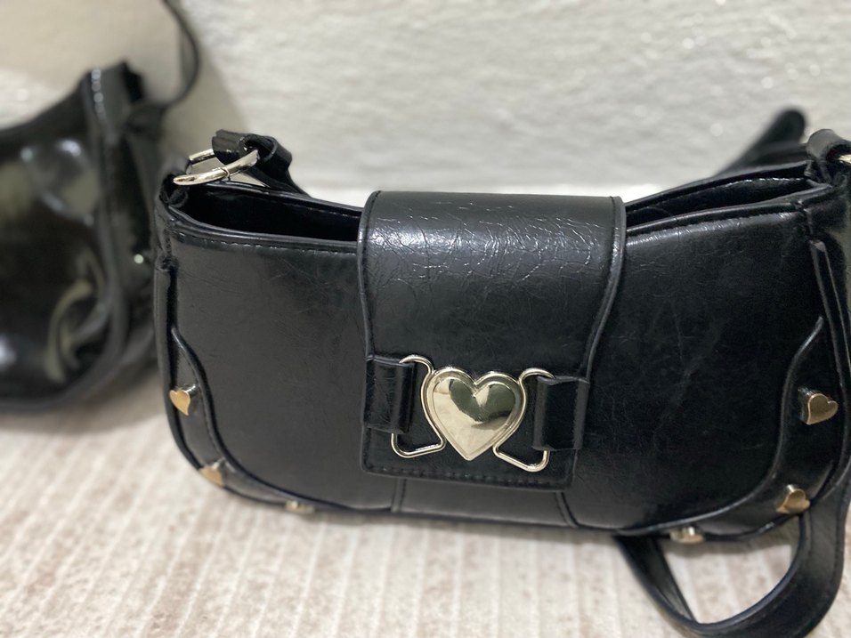 Parlak Siyah Deri Tokalı Kadın Çantası 2 tane - Görsel 2