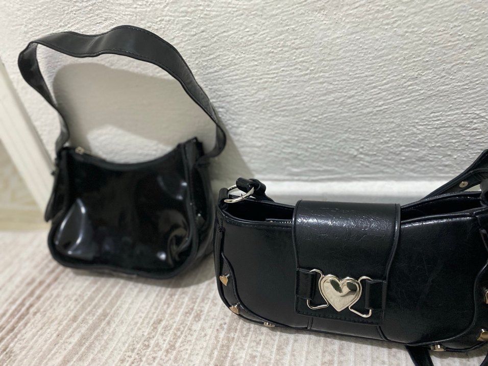 Parlak Siyah Deri Tokalı Kadın Çantası 2 tane - Görsel 3