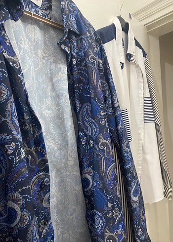 Desenli Mavi az kullanılmış iki erkek gömlek - Görsel 4