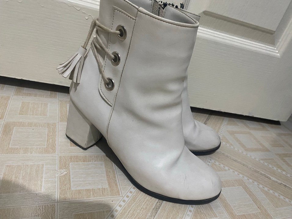 Beyaz Bağcıklı Topuklu 39numara bot — görsel 5/21