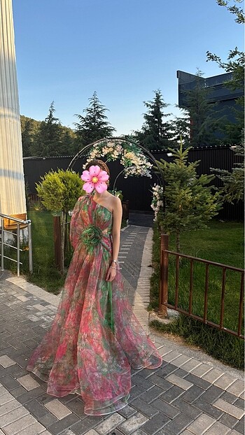 36 Beden çeşitli Renk Kıyafet Sepeti Zümrüt Yeşili Tek Kol Abiye