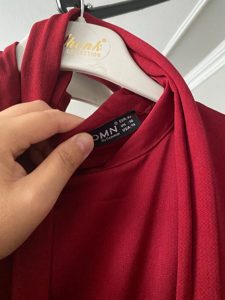 Elbisem 2 veya 3kere giyildi doğum yaptım olmuyo Oyüzden satıyor - Görsel 3