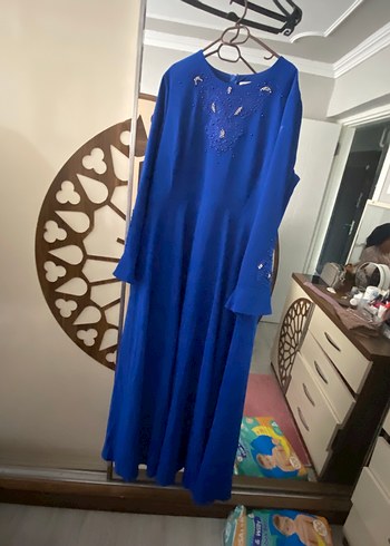 Mavi Nakışlı Uzun Salaş Kadın Elbise - Görsel 2