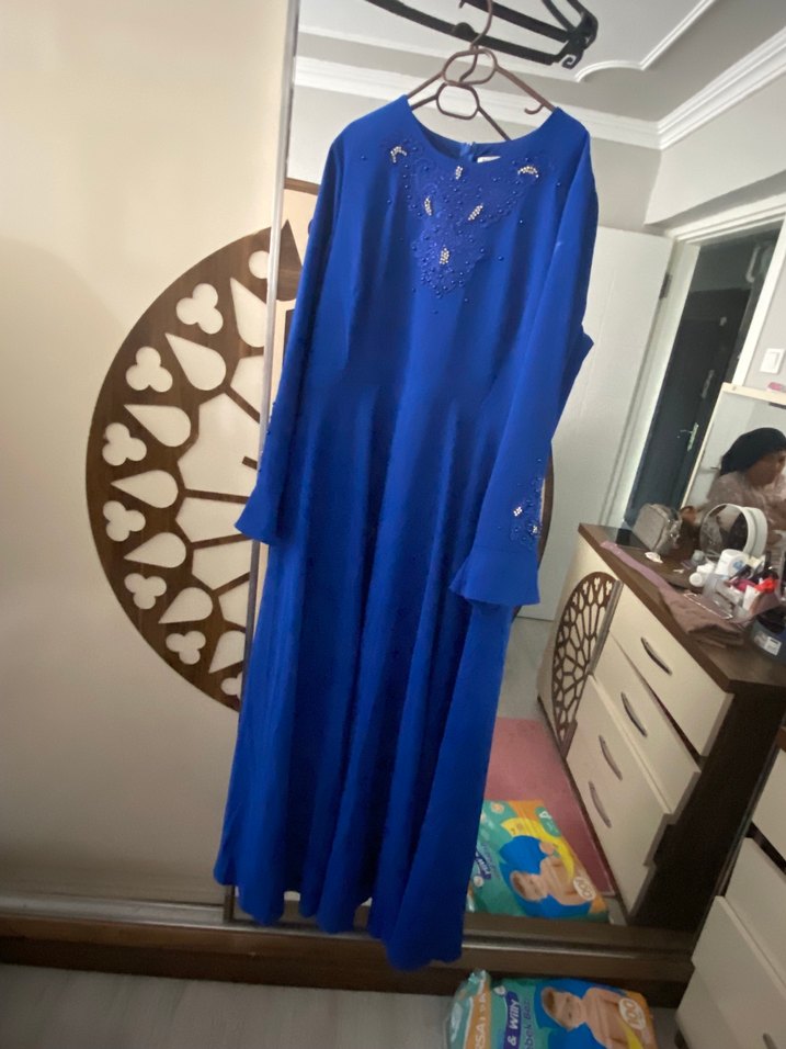 Mavi Nakışlı Uzun Salaş Kadın Elbise - Görsel 2