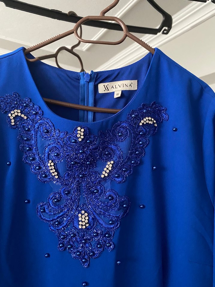 Mavi Nakışlı Uzun Salaş Kadın Elbise - Görsel 4