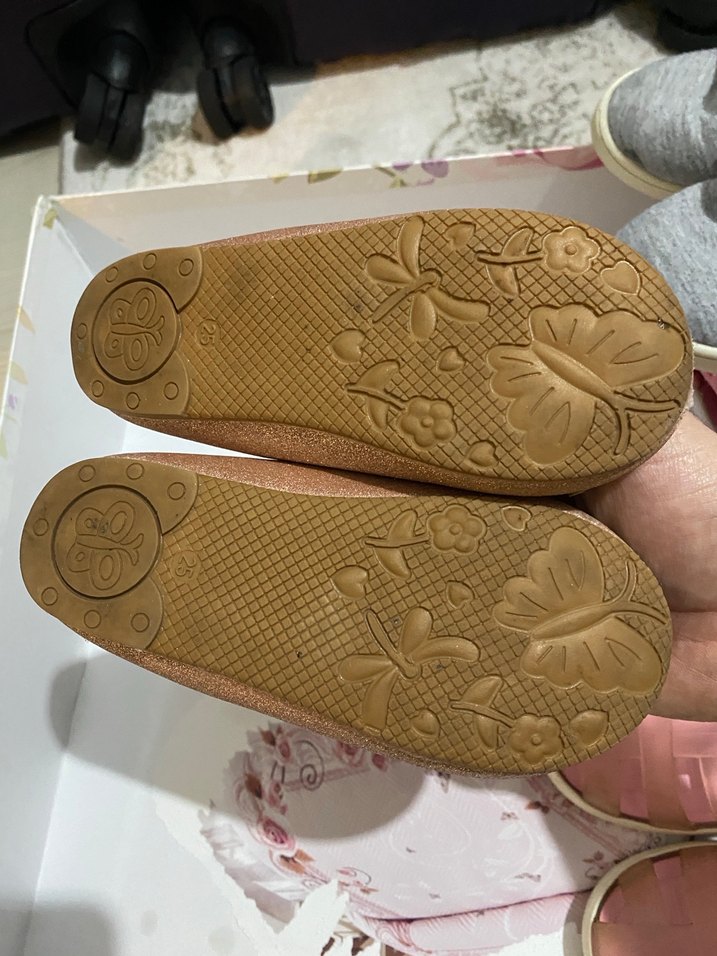 Kız Çocuk Bej Parlak Fiyonklu Babet - Görsel 3