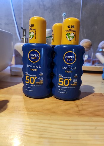 Nivea Nivea Kadın Güneş Koruyucu ve Nemlendirici SPF 50+