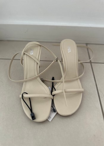 Zara Bej İnce Topuklu Minimalist Kadın Sandalet