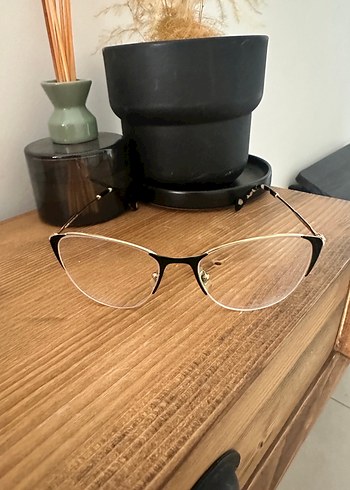 Miu Miu Bej Parlak Minimalist Kadın Gözlüğü
