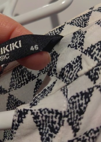 V Yaka Baskılı Kadın Tişört - Görsel 4