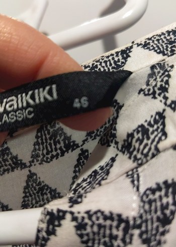 V Yaka Baskılı Kadın Tişört - Görsel 3