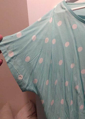 Turkuaz Puantiyeli  Tişörtü V Yaka - Görsel 2