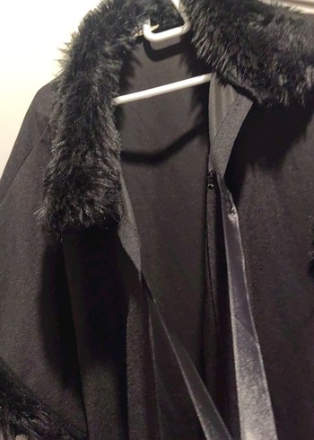 Siyah Kürklü Midi Kadın Pelerin - Görsel 3