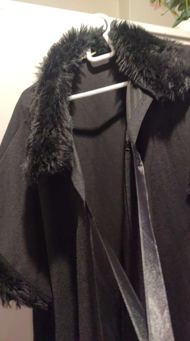 Siyah Kürklü Midi Kadın Pelerin - Görsel 3