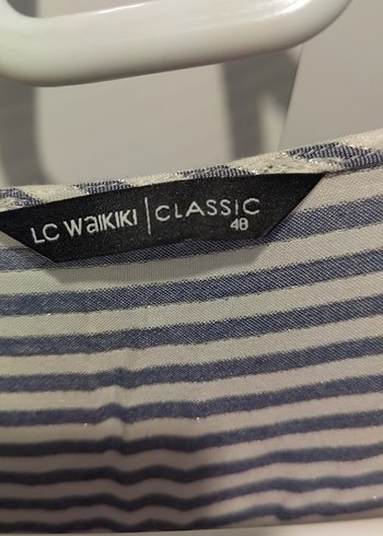 Gri Çizgili V Yakalı Kadın Keten Gömlek - Görsel 4