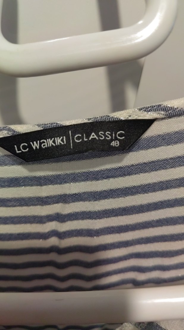 Gri Çizgili V Yakalı Kadın Keten Gömlek - Görsel 4