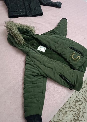 Kapüşonlu Erkek Çocuk Yeşil Mont - Görsel 2