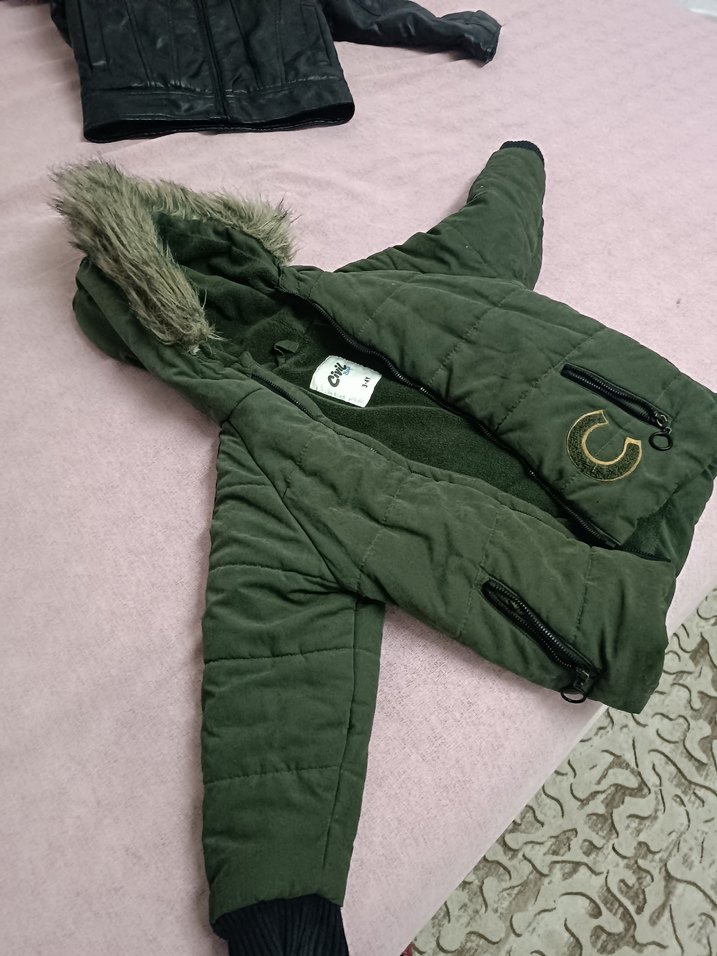 Kapüşonlu Erkek Çocuk Yeşil Mont - Görsel 2