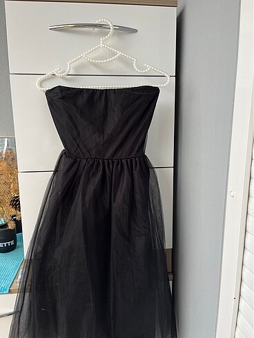 Üstü straplez midi boy tül elbise - Görsel 2