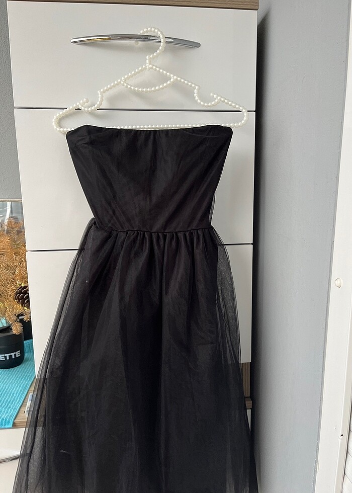 Üstü straplez midi boy tül elbise - Görsel 2