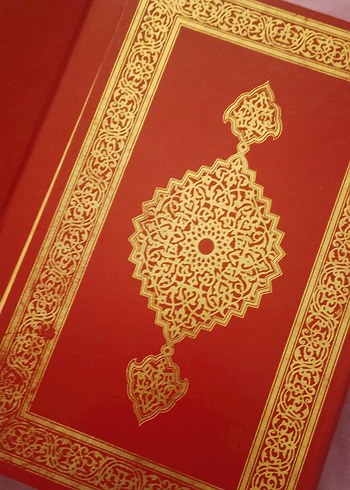 Altın Varaklı Kırmızı Kapaklı Dini Kitap