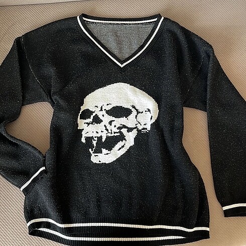 Gothic grunge kurukafalı kazak