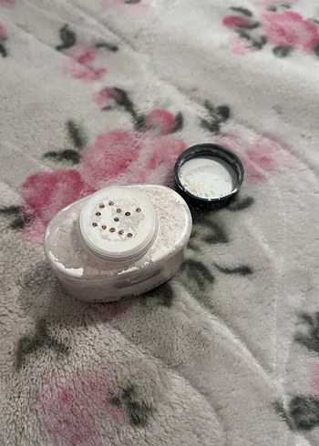 Revolution Yarı Saydam Loose Baking Toz Pudra - Görsel 6