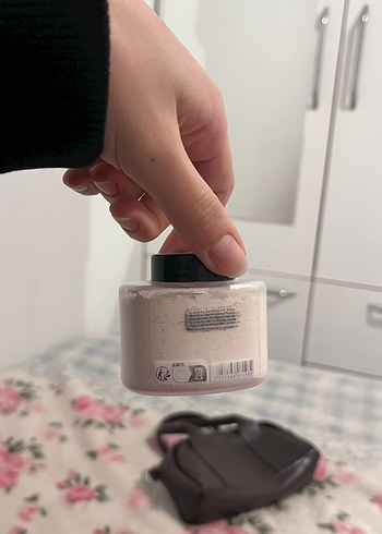 Revolution Yarı Saydam Loose Baking Toz Pudra - Görsel 3