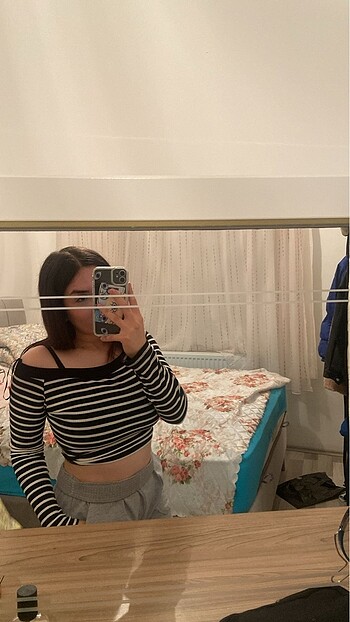 Omuz acık cizgili crop