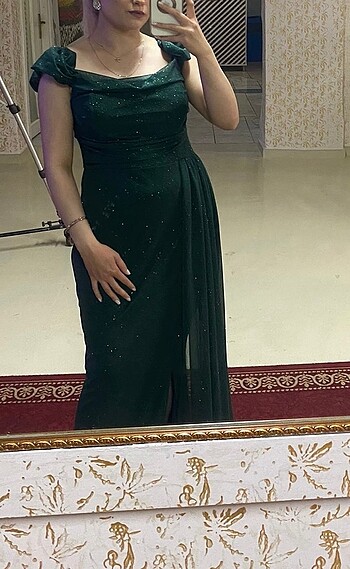 Abiye yırtmaçlı elbise