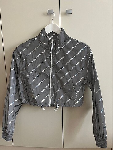 Bershka crop yağmurluk