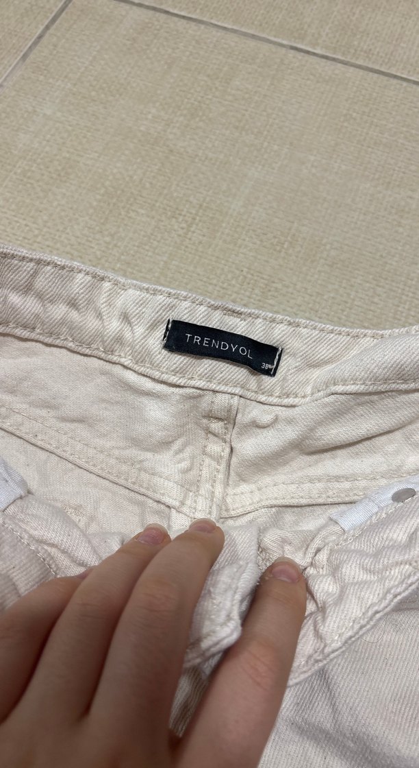 Zara Kadın Beyaz Mini Denim Şort - Görsel 2