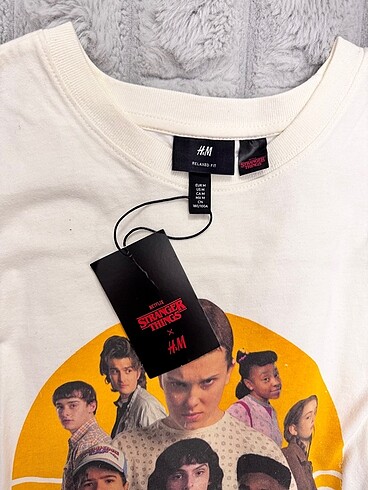 m Beden beyaz Renk H&M Stranger Things T-Shirt