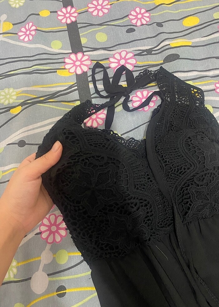 Siyah sırt dekolteli dantelli gece elbisesi - Görsel 2