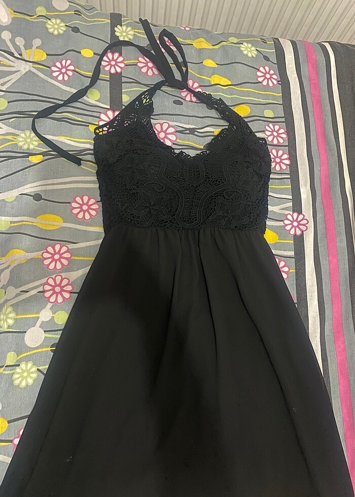 Siyah sırt dekolteli dantelli gece elbisesi - Görsel 3