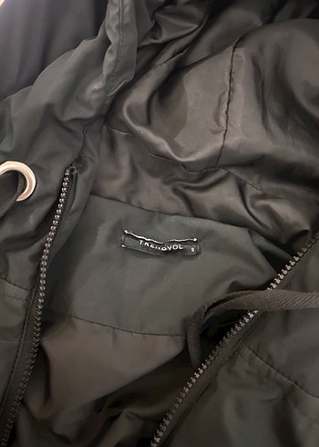 Siyah Kapüşonlu Kadın Kış Montu - Görsel 2