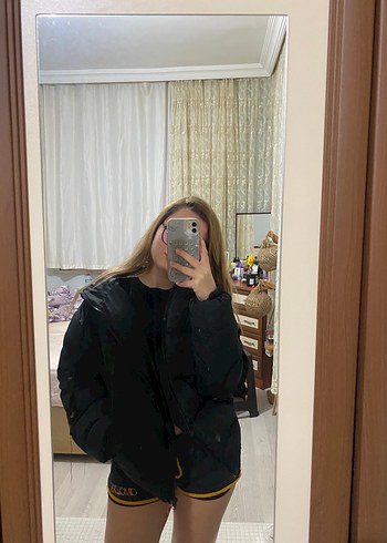 Siyah Kapüşonlu Kadın Kış Montu - Görsel 3