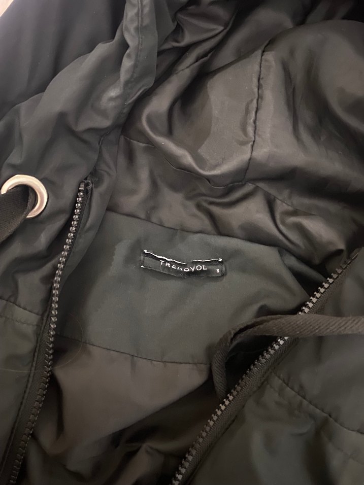 Siyah Kapüşonlu Kadın Kış Montu - Görsel 2