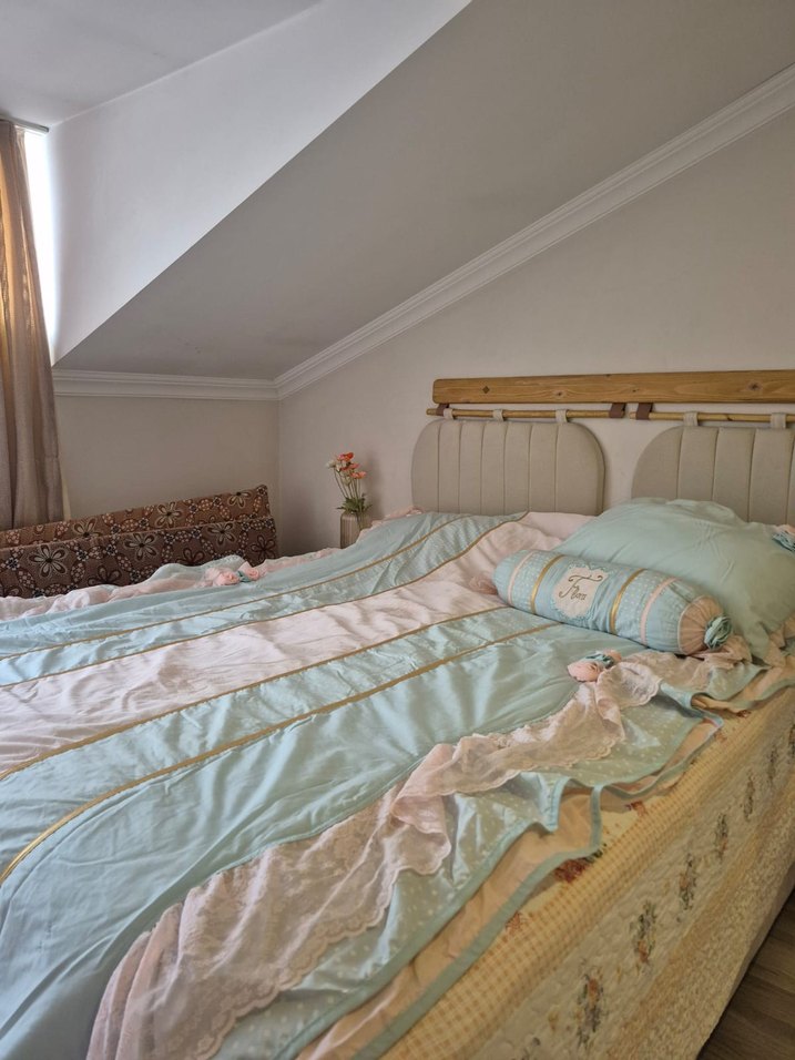 Pastel pembe ve mavi tek kişilik yatak örtüsü ve yastıkları - Görsel 2