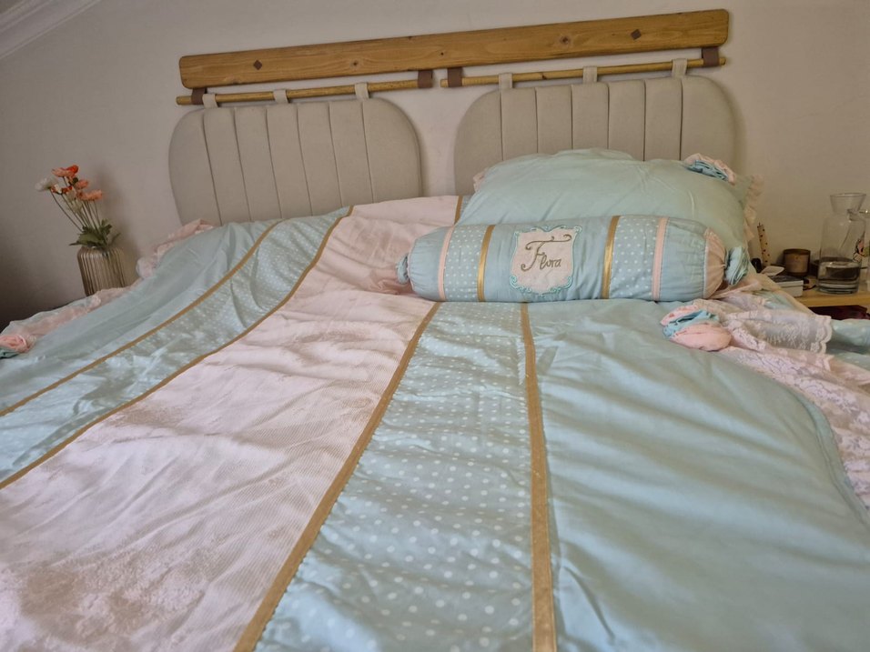 Pastel pembe ve mavi tek kişilik yatak örtüsü ve yastıkları - Görsel 5