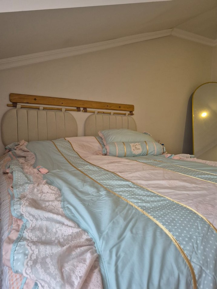 Pastel pembe ve mavi tek kişilik yatak örtüsü ve yastıkları - Görsel 4