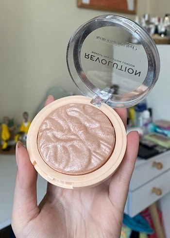 Revolution Aydınlatıcı Highlighter - Bej Ton
