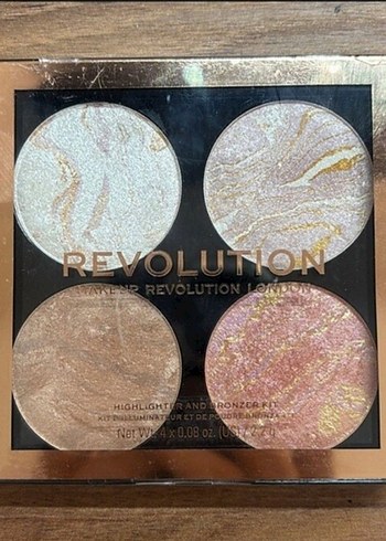 Makeup Revolution Aydınlatıcı ve Allık Paleti
