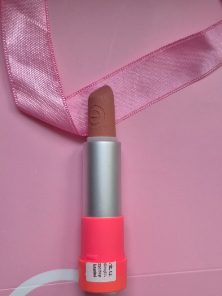 Essence Hydra Matte Uzun Süre Kalıcı Ruj - Görsel 2