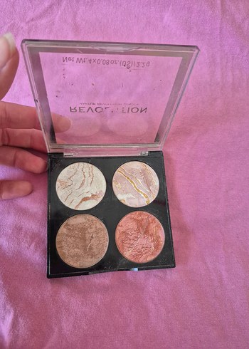 Revolution highlighter paleti