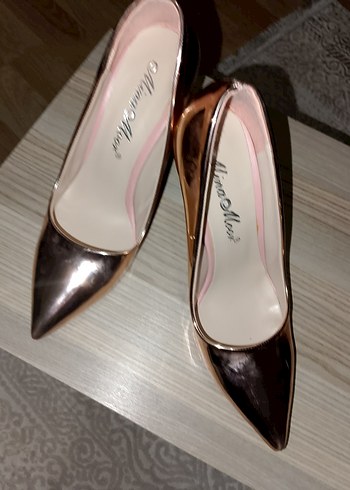 39 Beden Diger Kadın Kahverengi Rugan Stiletto