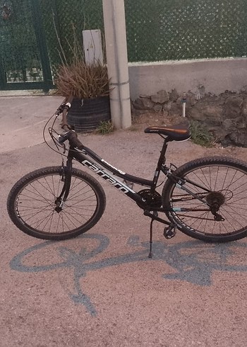 Beden carraro bisiklet temiz sadece gidon paslı hiçbir sıkıntısı yok