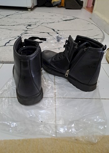 34 Beden Siyah Erkek Çocuk Bot